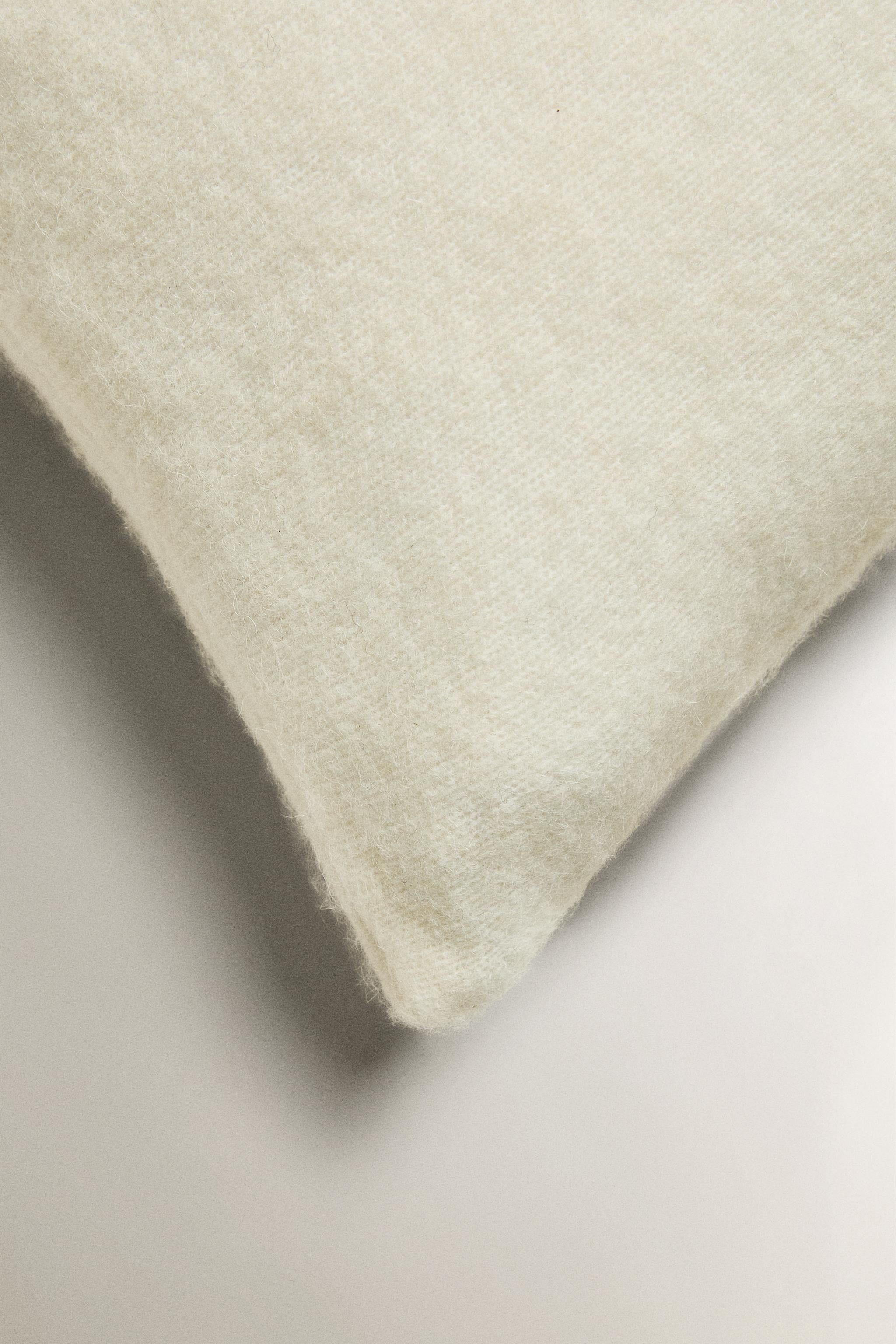 KNIT CUSHION COVER